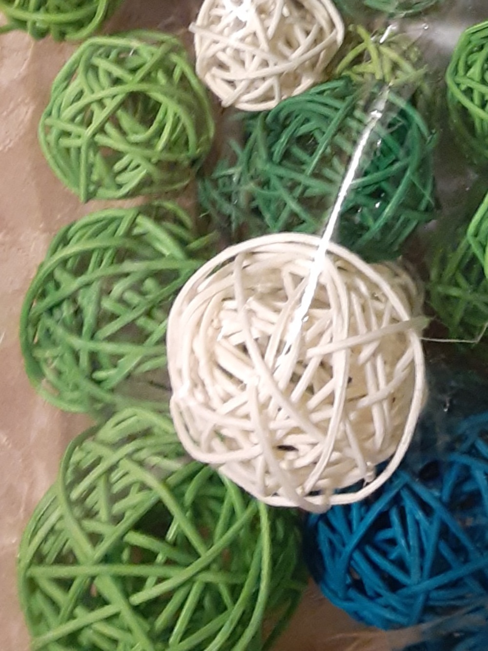 Wicker Rattan 36 Balls - Picture 3 of 4